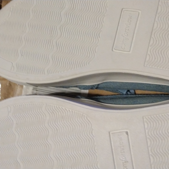 2/$25 Comfort view shoes - Picture 4 of 4